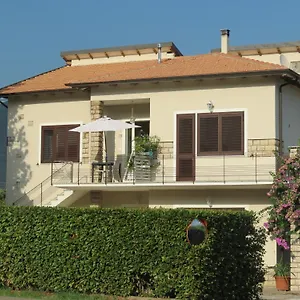 https://casa-vacanze-bouganville-loc-avane-pisa.it-tuscanyhotel.com